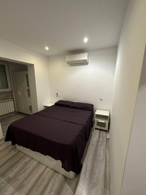 Cozy 1-Bedroom Apartment มาดริด ภายนอก รูปภาพ