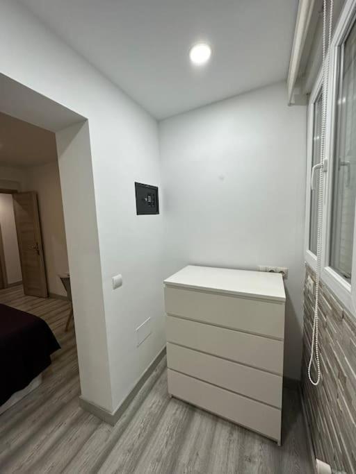 Cozy 1-Bedroom Apartment มาดริด ภายนอก รูปภาพ
